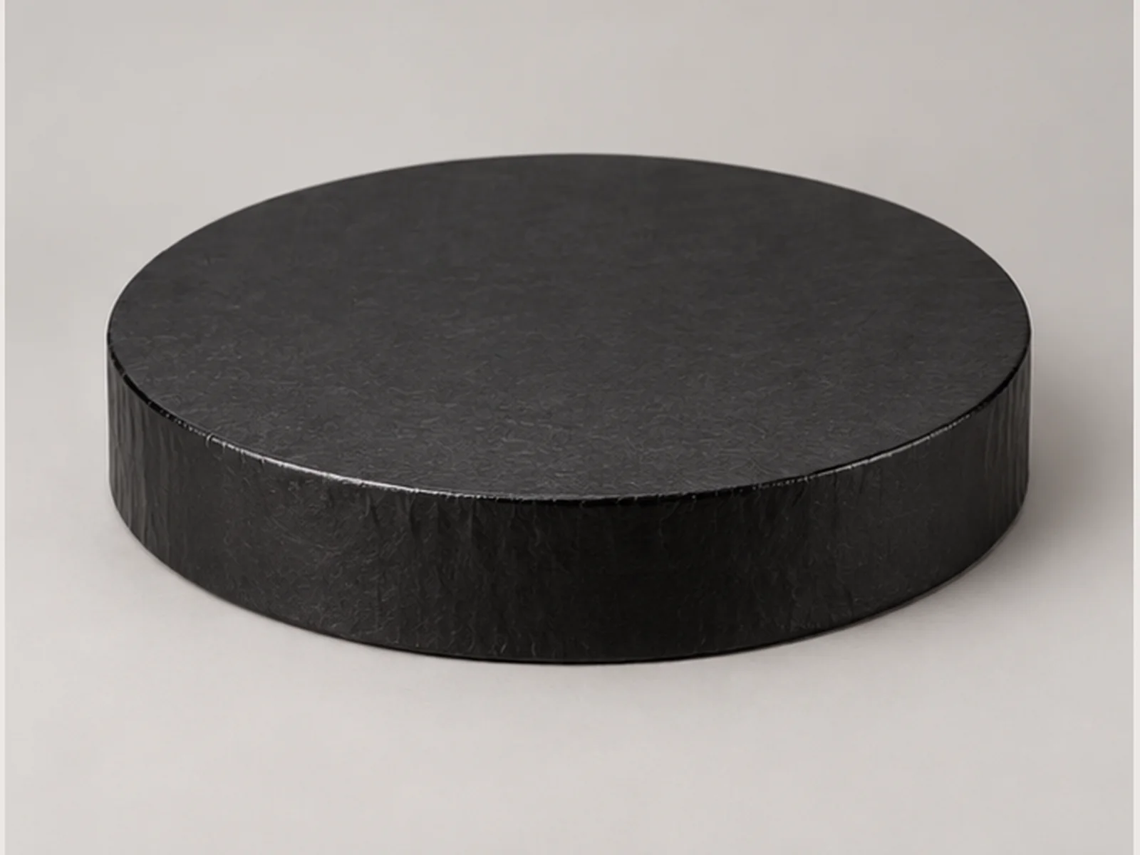 Black cake drum with thick wrapped edge