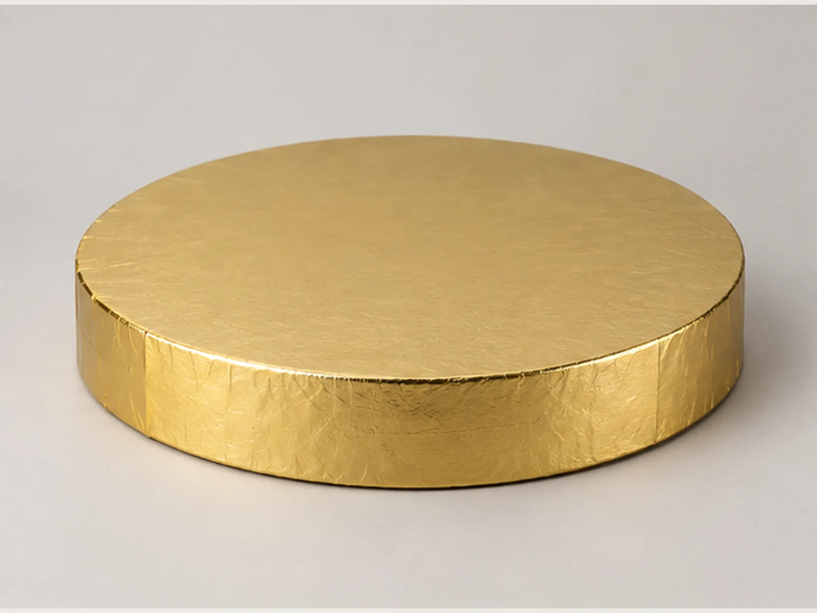 Gold cake drum with thick wrapped edge