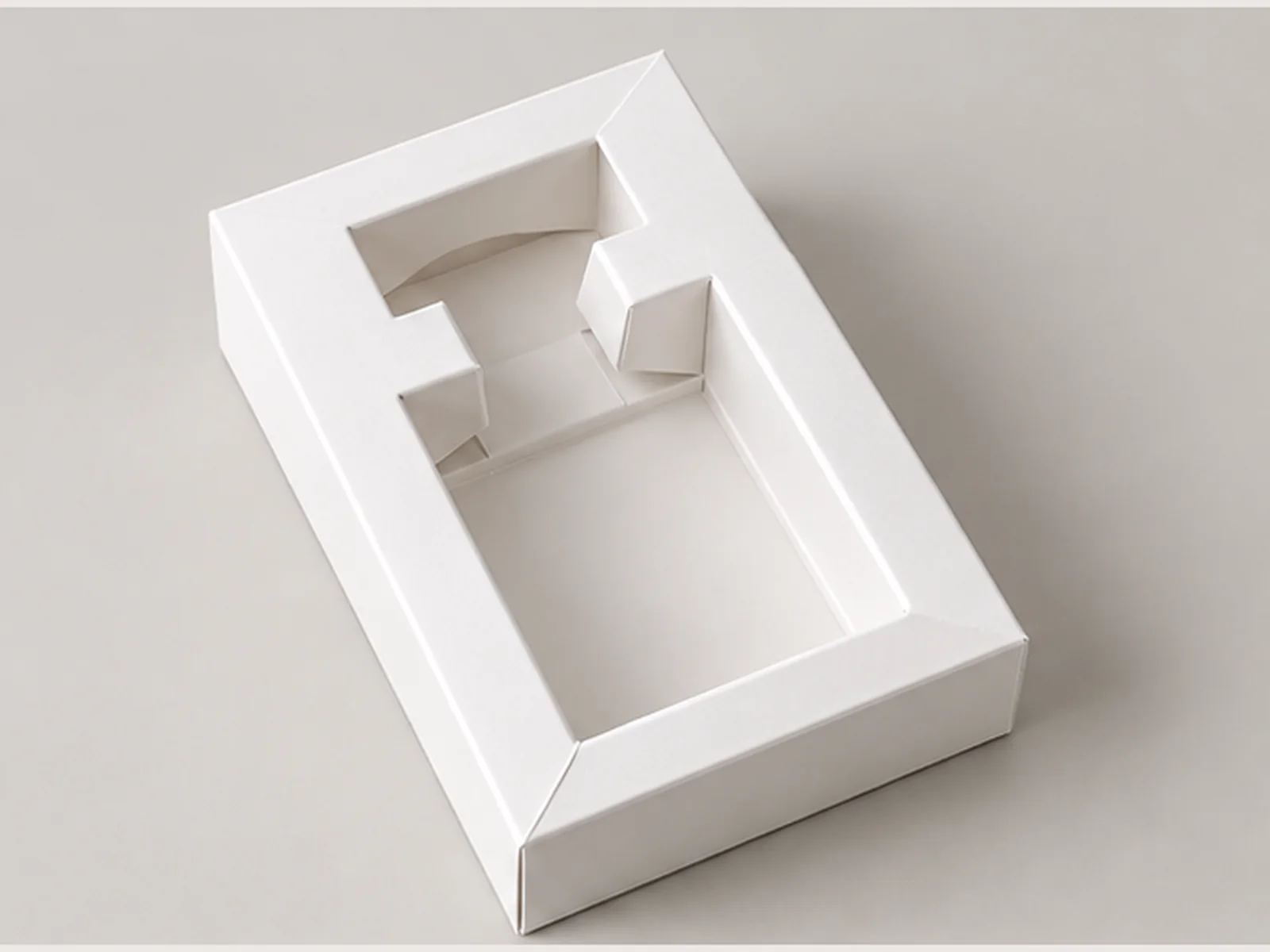 Paperboard insert for perfume bottle presentation